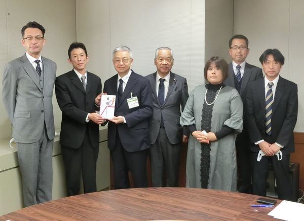 令和３年１１月２９日　太白造園クラブより仙台市の緑化基金への寄付金贈呈がおこなわれ、私も立ち会いました。