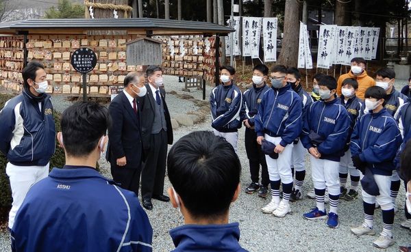 令和５年１月７日　秋保神社において仙台太白リトルシニアチーム全員で必勝祈願をおこないました。